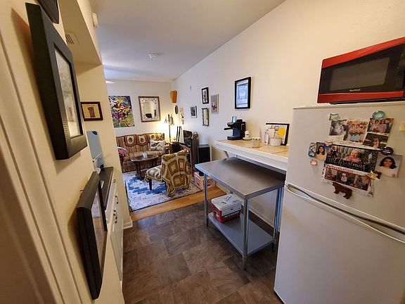 3rd image of 1819 N Cambridge Ave APT 202