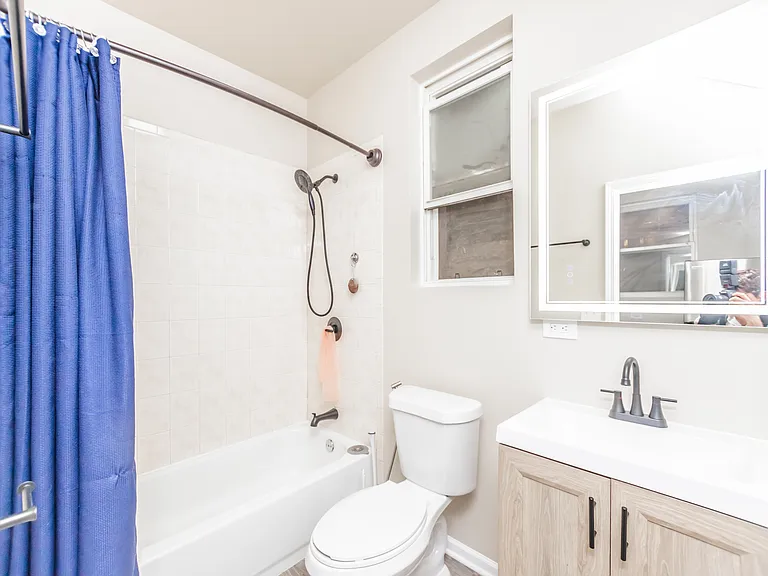 425 E 41st St #1 — Photo 16