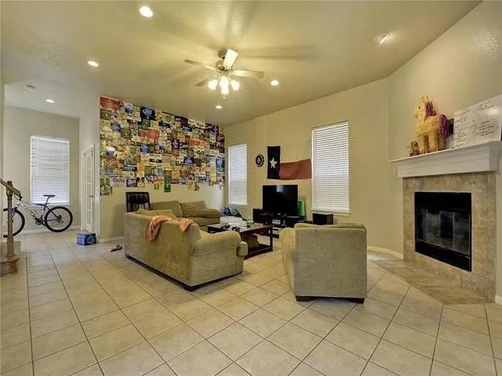5 bed, 3.5 bath, 2485 sqft, $4,495 — Photo 3