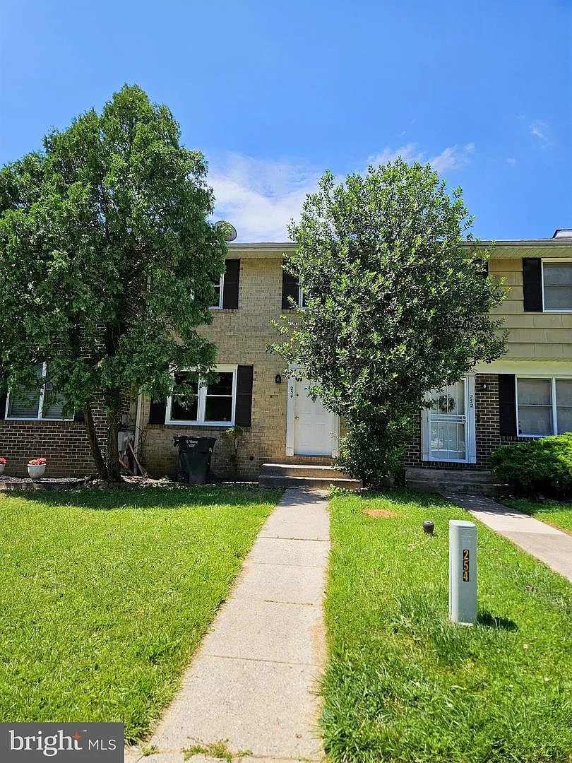 3 bed, 2.5 bath, 1440 sqft, $2,400 — Photo 1