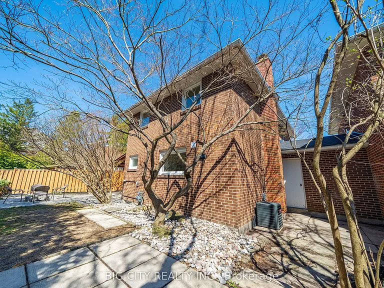 26 Carondale Cres — Photo 40