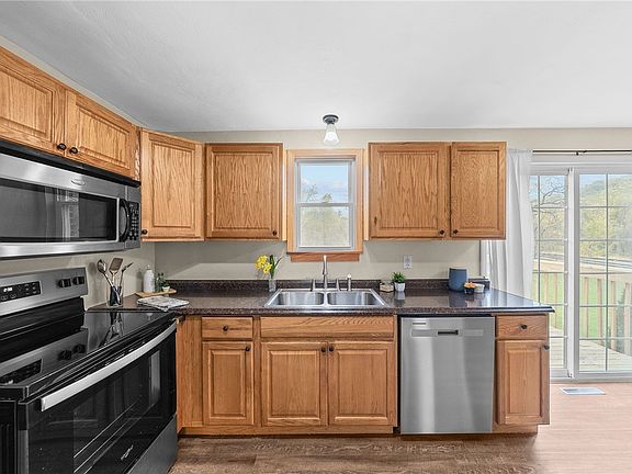 5th image of 302 McClelland Rd