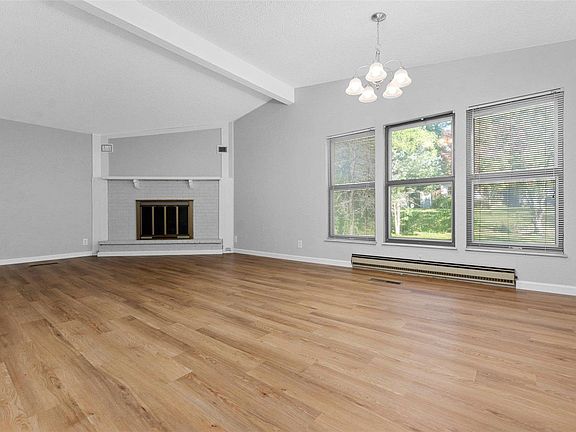 3rd image of 1015 Saint Anthony Ln