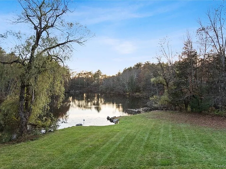 22 Lake Lodge Dr #1 — Photo 13