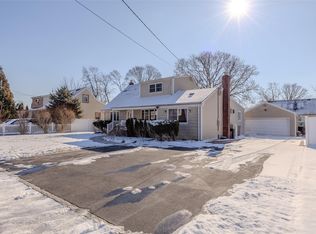 215 51st St, Lindenhurst, NY 11757
