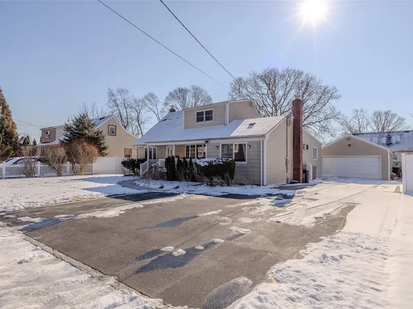 215 51st Street, Lindenhurst, NY 11757