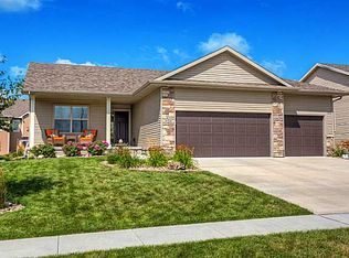 4416 163rd St, Urbandale, IA 50323
