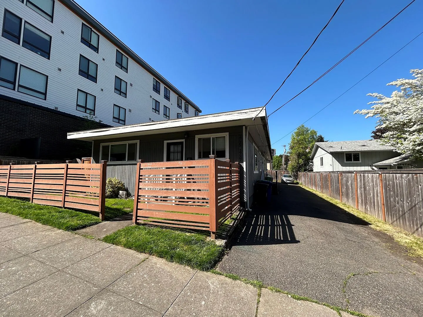 Bright & Beautiful Close-In SE Portland/Sellwood Duplex Most Utilities Included! — Photo 2