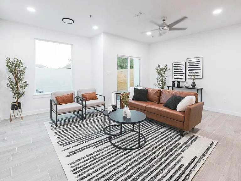 1400 W Wisconsin Rd #2 — Photo 3