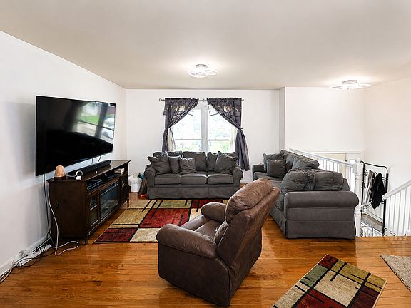 3rd image of 307 Hickory Ave