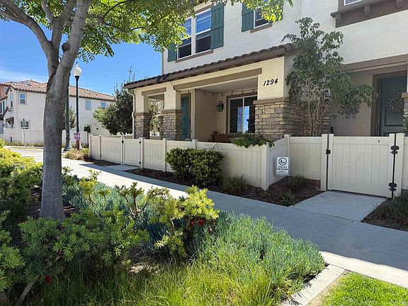 3rd image of 1294 Santa Victoria Rd #2