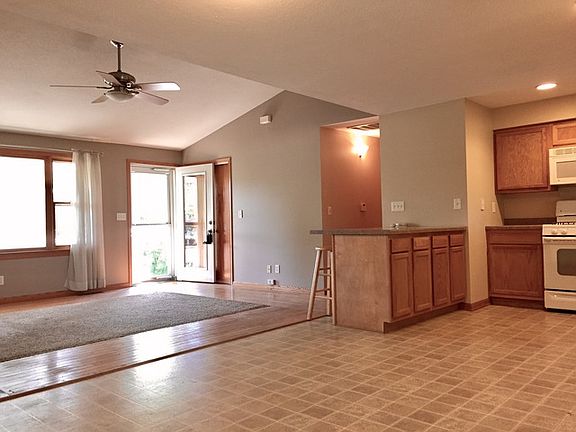 3rd image of 2637 E Riverview Dr