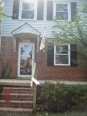 4th image of 2219 Arlington Ter