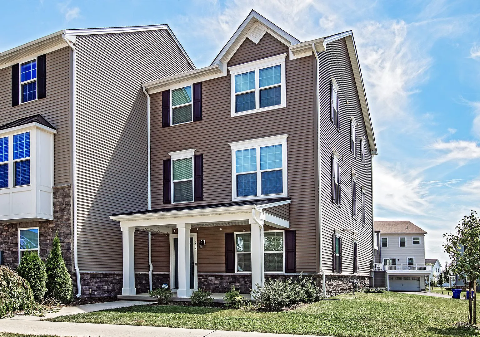 3 bedroom, 2.5 bath Middletown end unit townhome — Photo 1
