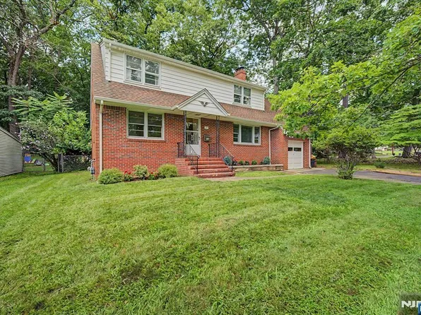 27 Oswego Ave, Oakland, NJ 07436