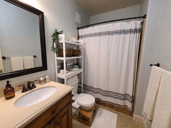 5th image of 983 W 1055th St N #811