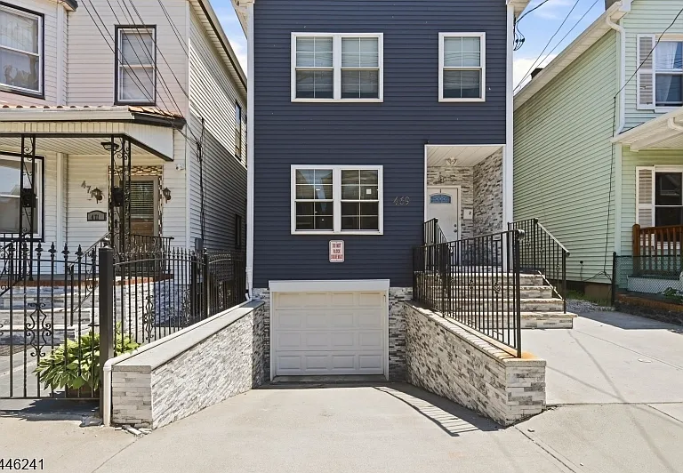469 Henry St — Photo 21