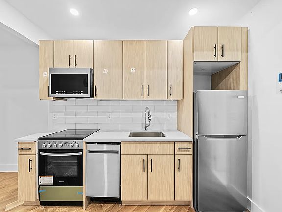 3rd image of 191 Bedford Ave APT 3