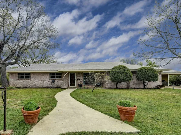 536 Theater Rd, Bowie, TX 76230