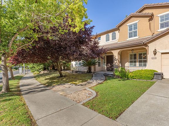 3rd image of 425 Crescent Dr