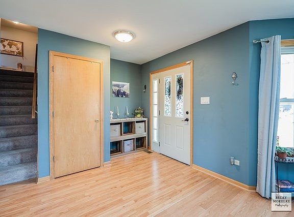Foyer Entrance with spacious closet