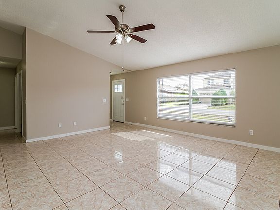 3rd image of 635 Basingstoke Ct