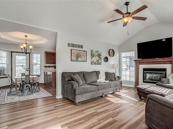 3rd image of 824 Lee Ann Dr