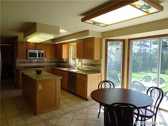2nd image of 17 Bay Colony Dr