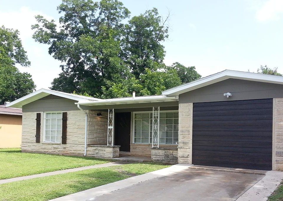 1st image of 418 Storeywood Dr