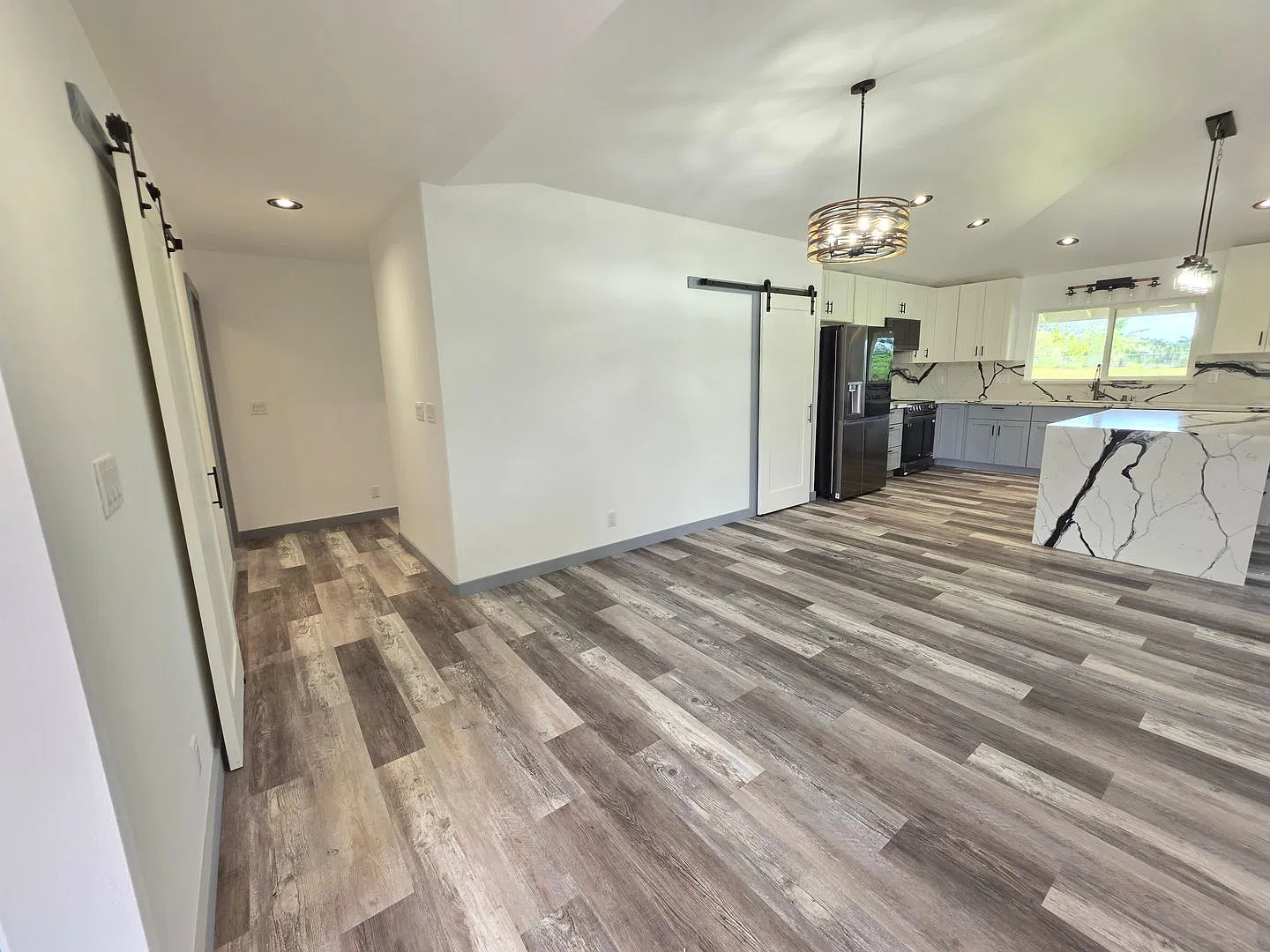 Modern 4br/3ba Home With Garage On 1 Acre | Hpp | $4,000/Month — Photo 4