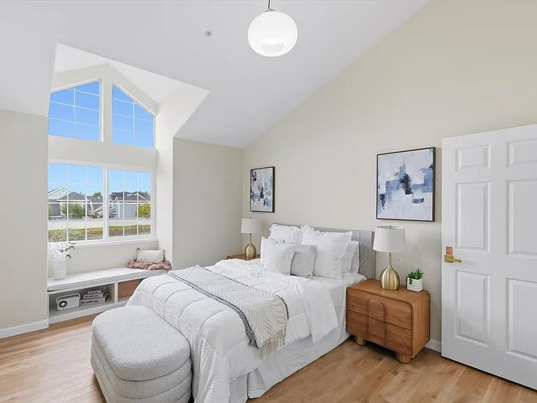 1205 Beacon Hill Dr — Photo 3