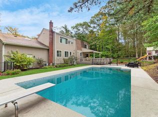2633 Roanoke Ave, Riverhead, NY 11901
