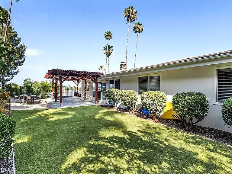 20509 Rhoda St — Photo 16