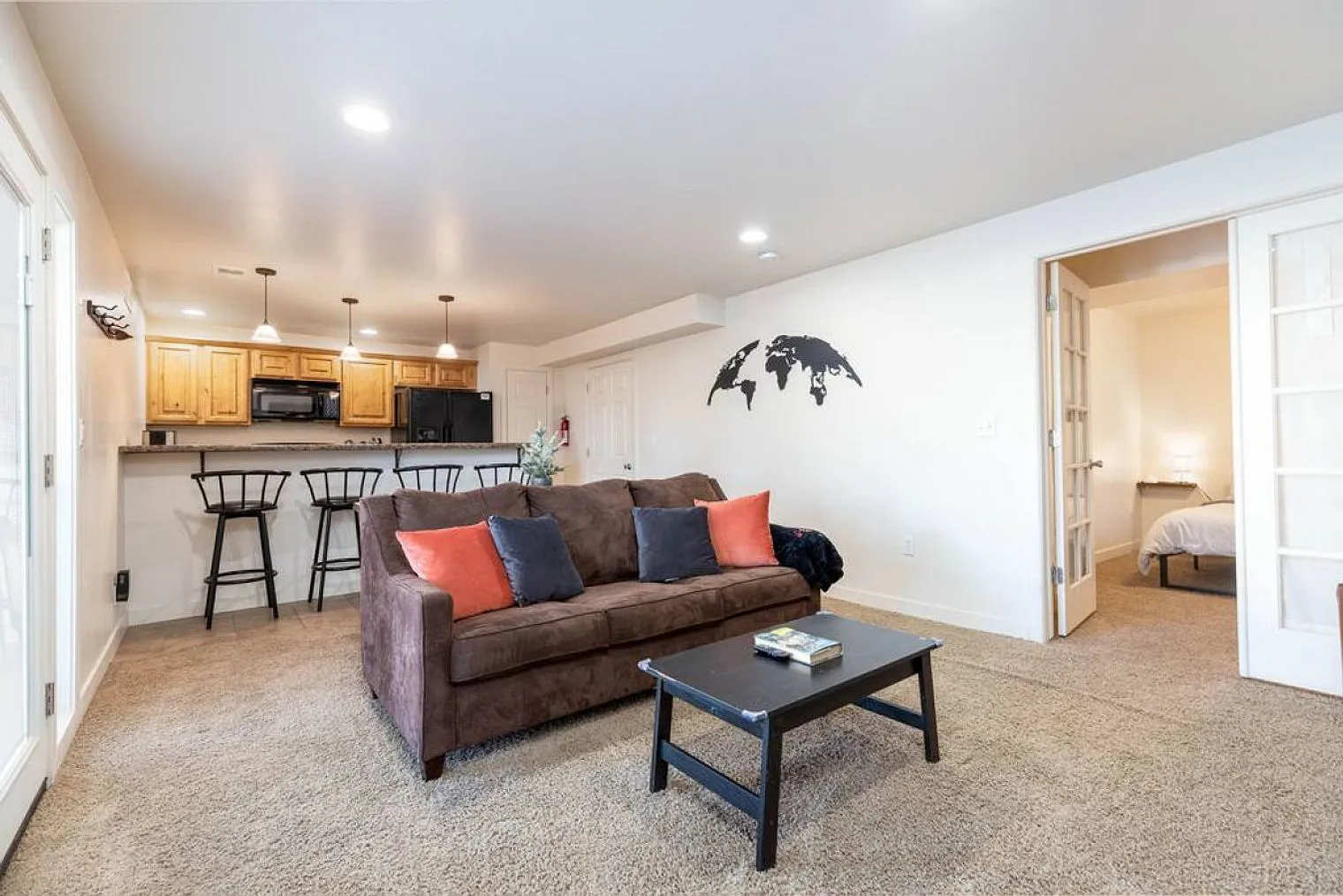 2 bed, 1.0 bath, 914 sqft, $2,455 — Photo 3