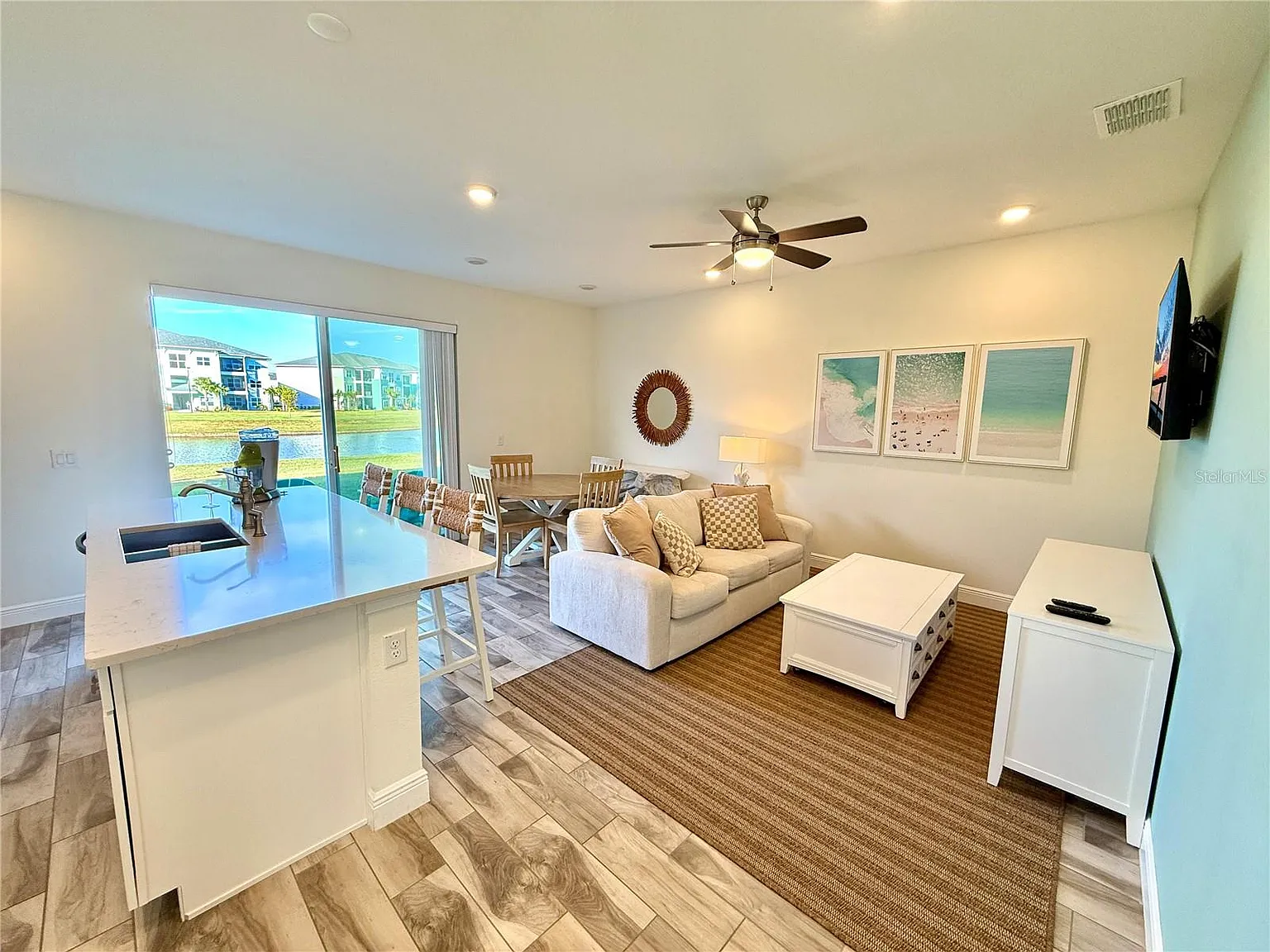 3 bed, 3.0 bath, 1550 sqft, $3,250 — Photo 4