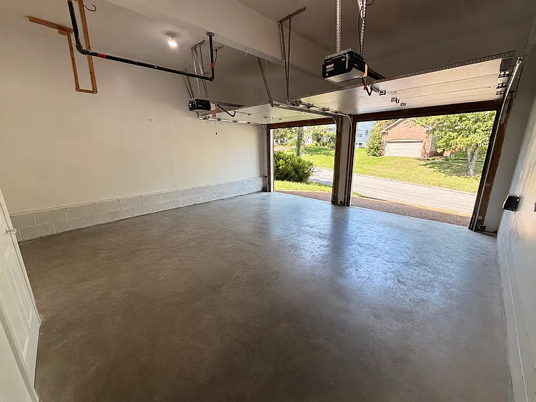 2552 Edinburgh St — Photo 18