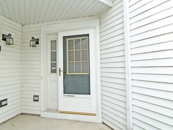 2nd image of 17867 W Salisbury Dr