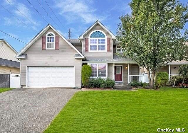 1st image of 11 Rolling Hill Dr