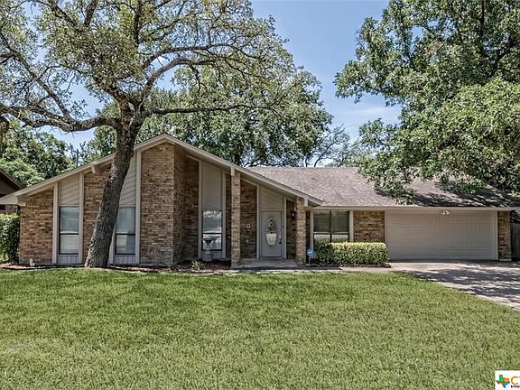 2nd image of 1208 Cedar Oaks Ln
