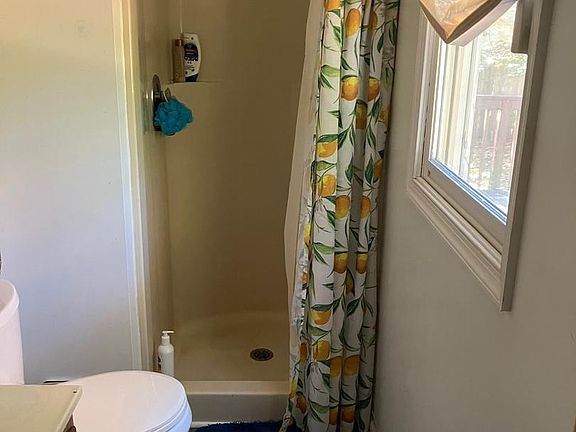 5th image of 18 Beaver St