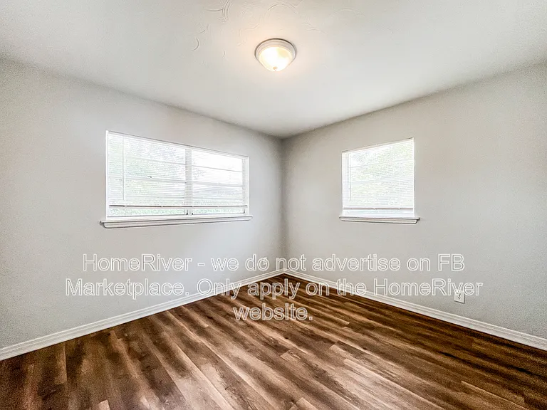4523 Dolphin Dr — Photo 15