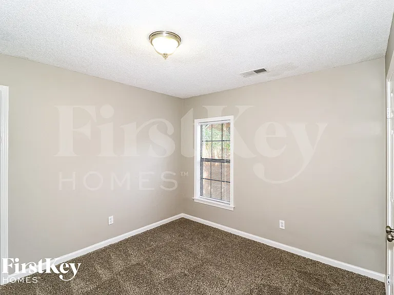 8686 Chris Suzanne Cir — Photo 12