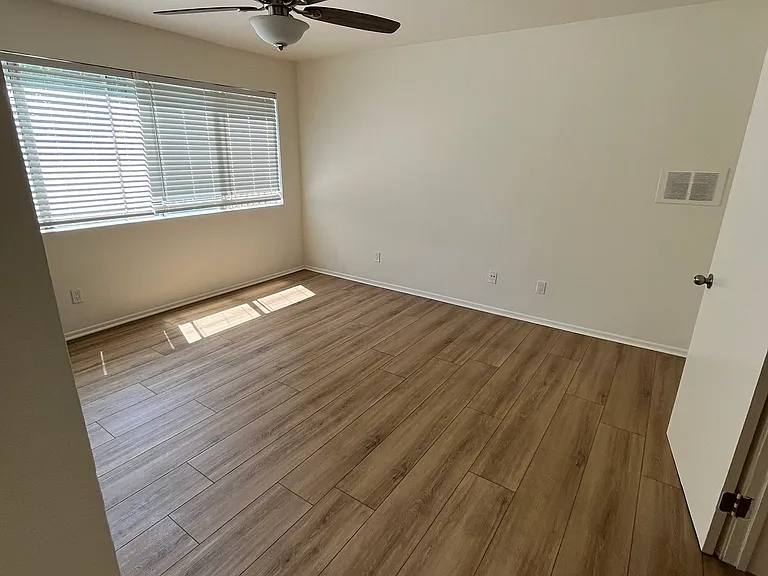15824 Sherman Way #1 — Photo 9