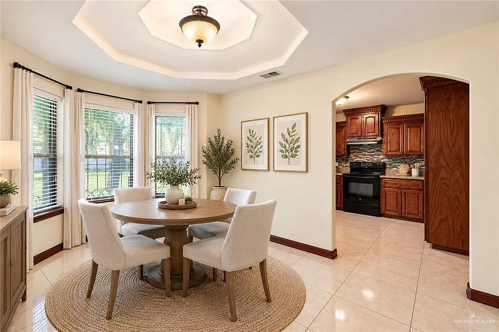 4 bed, 2.0 bath, 1934 sqft, $1,850 — Photo 2
