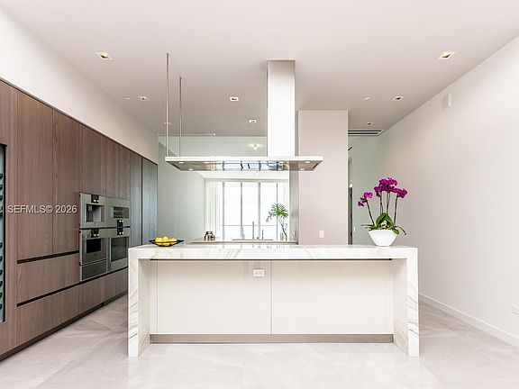 4th image of 18501 E Collins Ave #1503