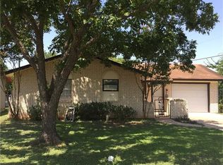 803 Mockingbird Ln, Taylor, TX 76574