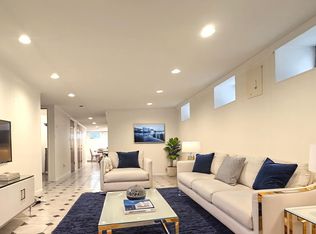 21-26 42nd St, Astoria, NY 11105