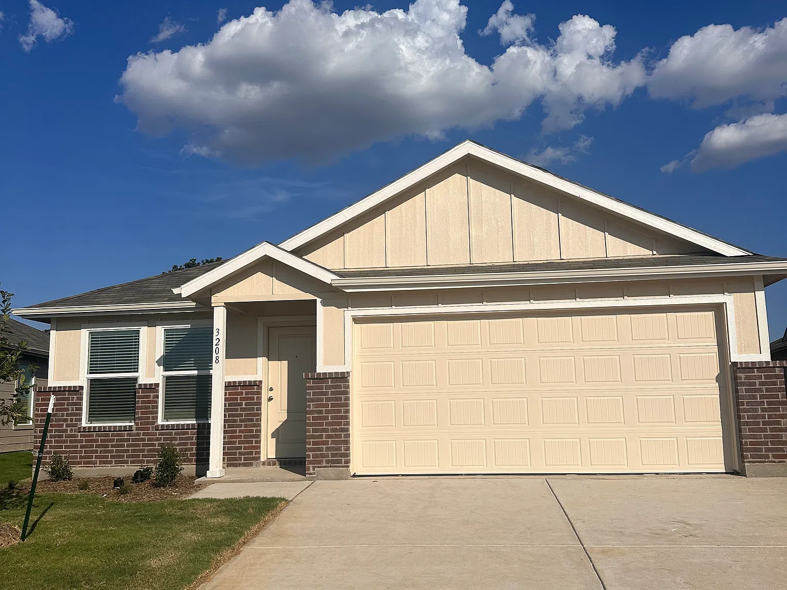 4 bed, 1676 sqft, $2,200 — Photo 2
