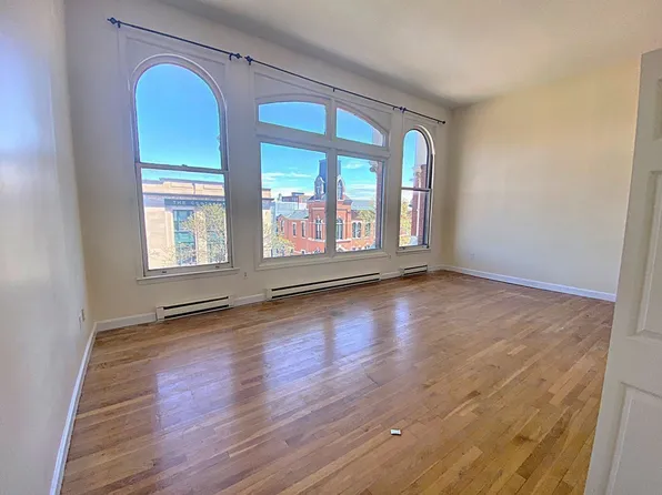 219 Central St APT 3B, Lowell, MA 01852