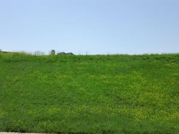 812 Sir Galahad Ln, Lewisville, TX 75056